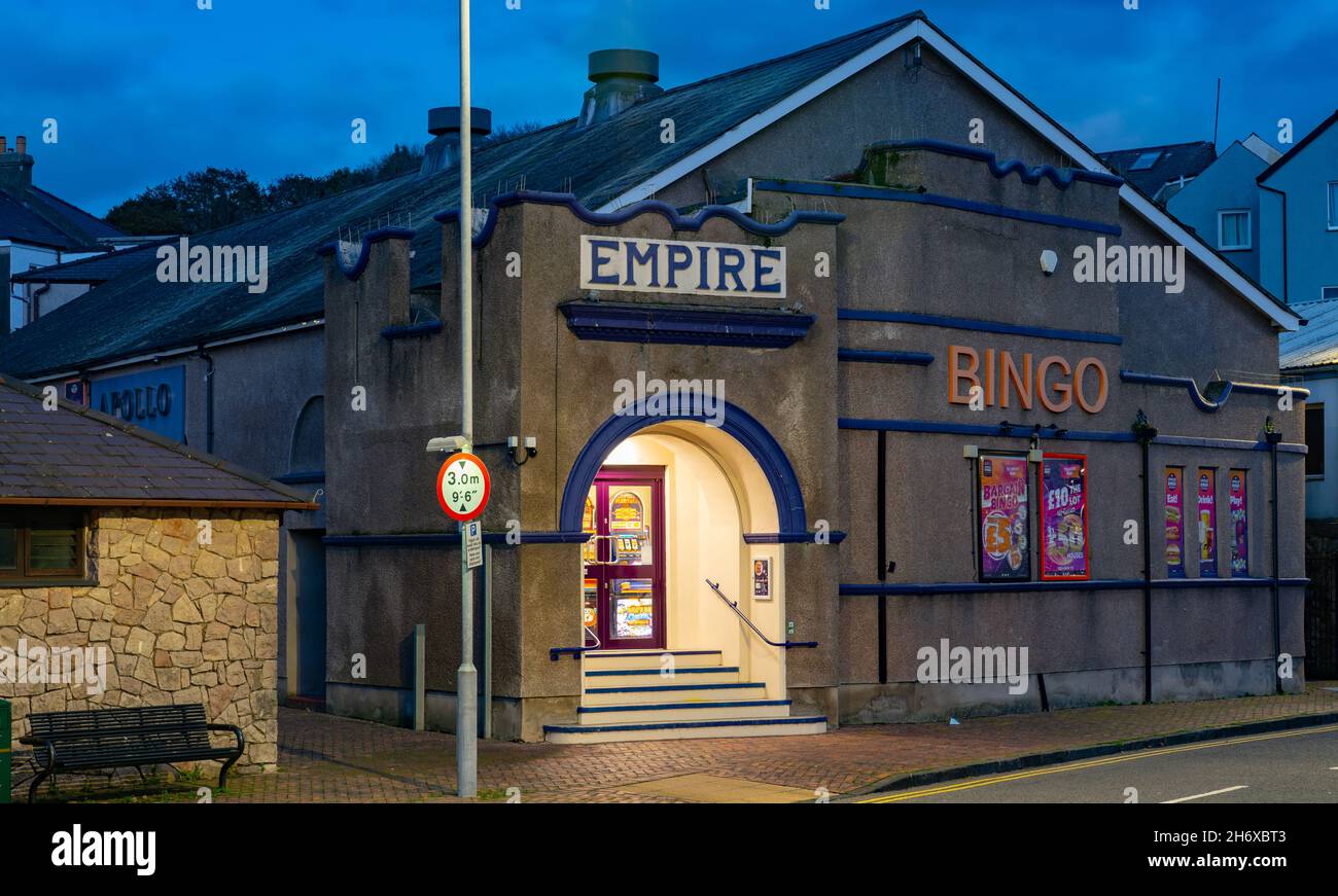 Das Empire Bingo, ursprünglich ein Kino, Caernarfon, Gwynedd, Nordwales. Bild aufgenommen im November 2021. Stockfoto