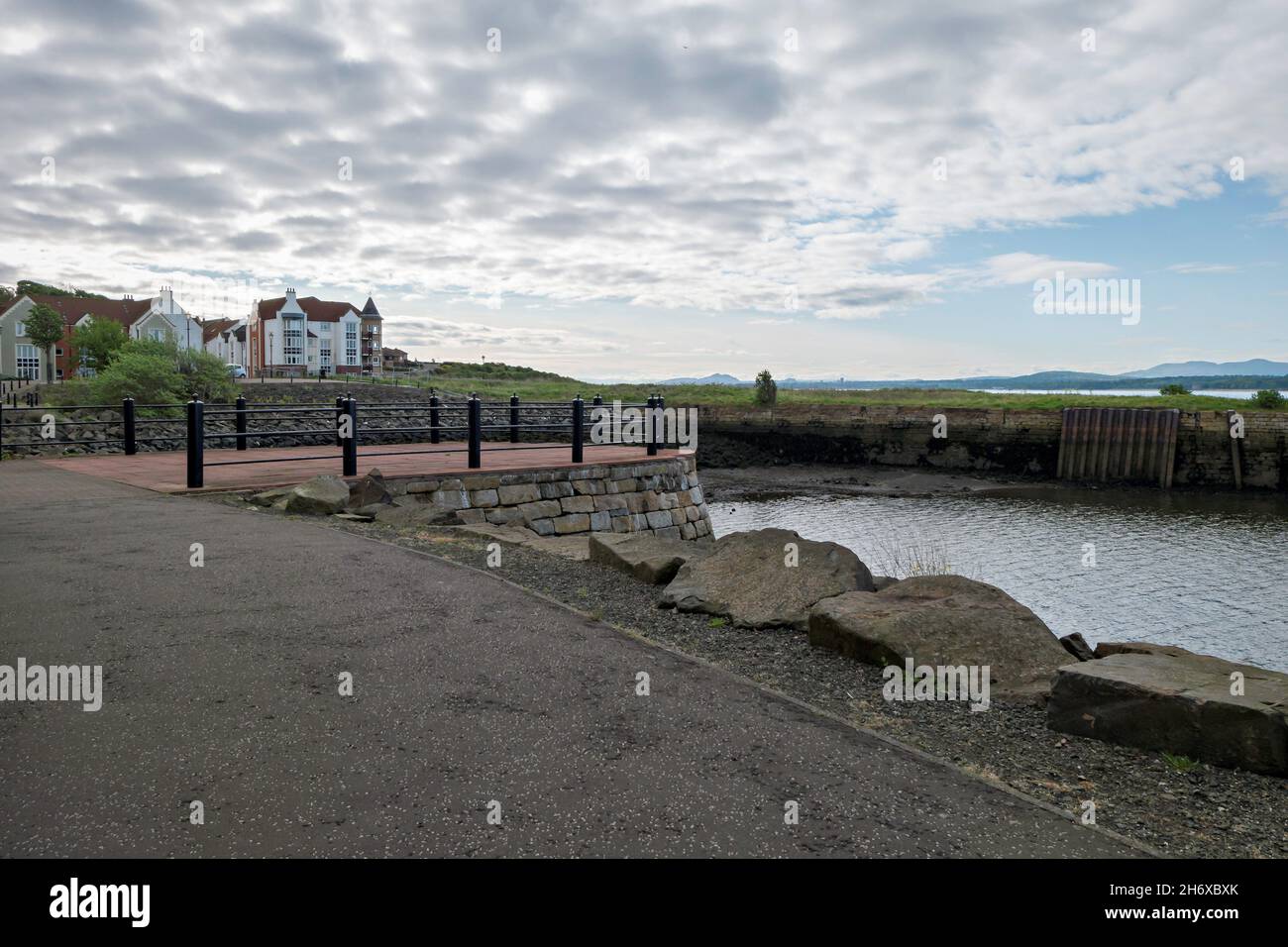 Der Fife Coastal Path am Hafen von Saint David, Dalgety Bay, Fife, Schottland. Stockfoto