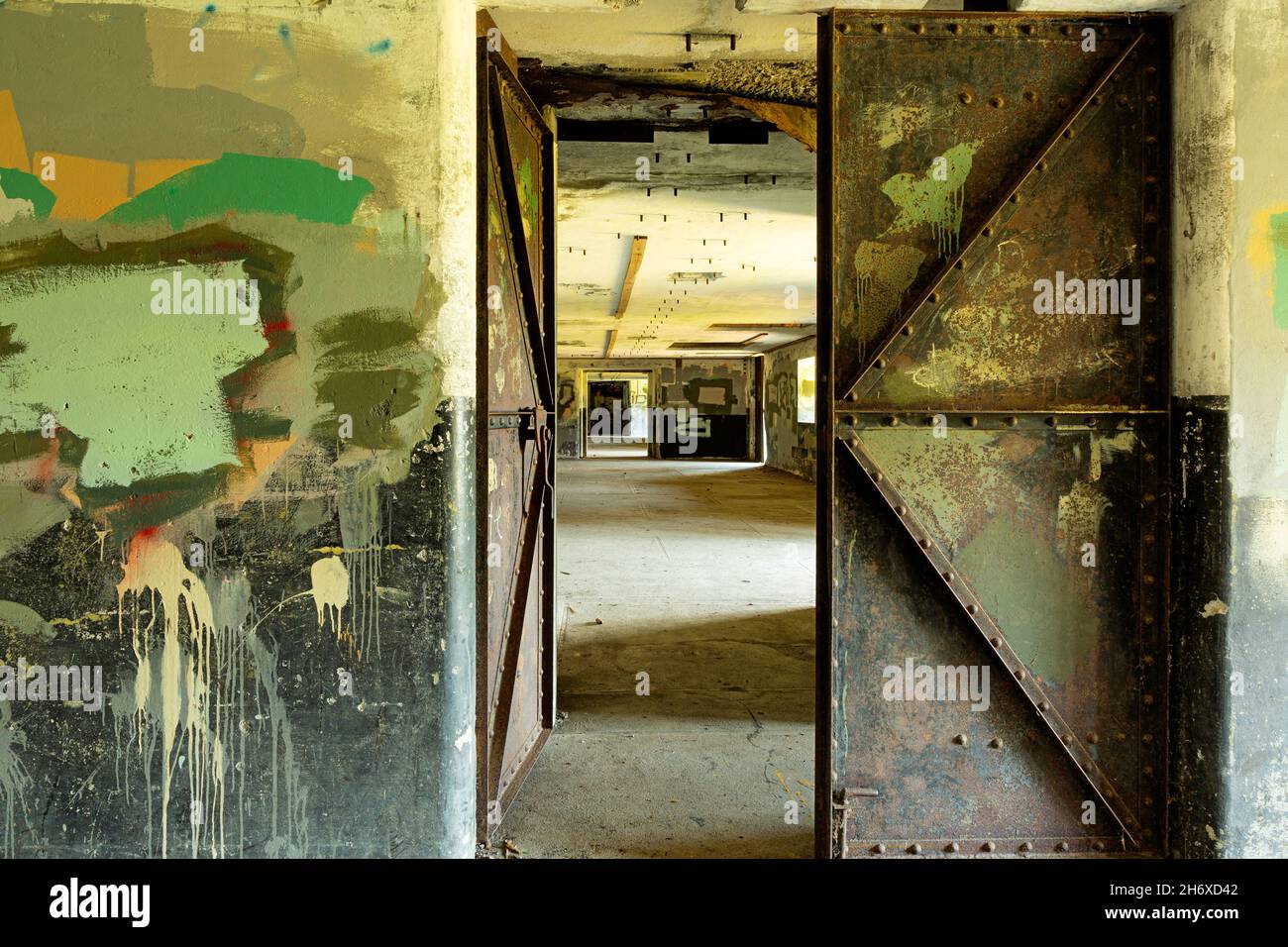 WA19783-00...WASHINGTON - Paint covered Graffiti at Battery Kinzie at Historic Fort worden, now part of Fort worden State Park. Stockfoto