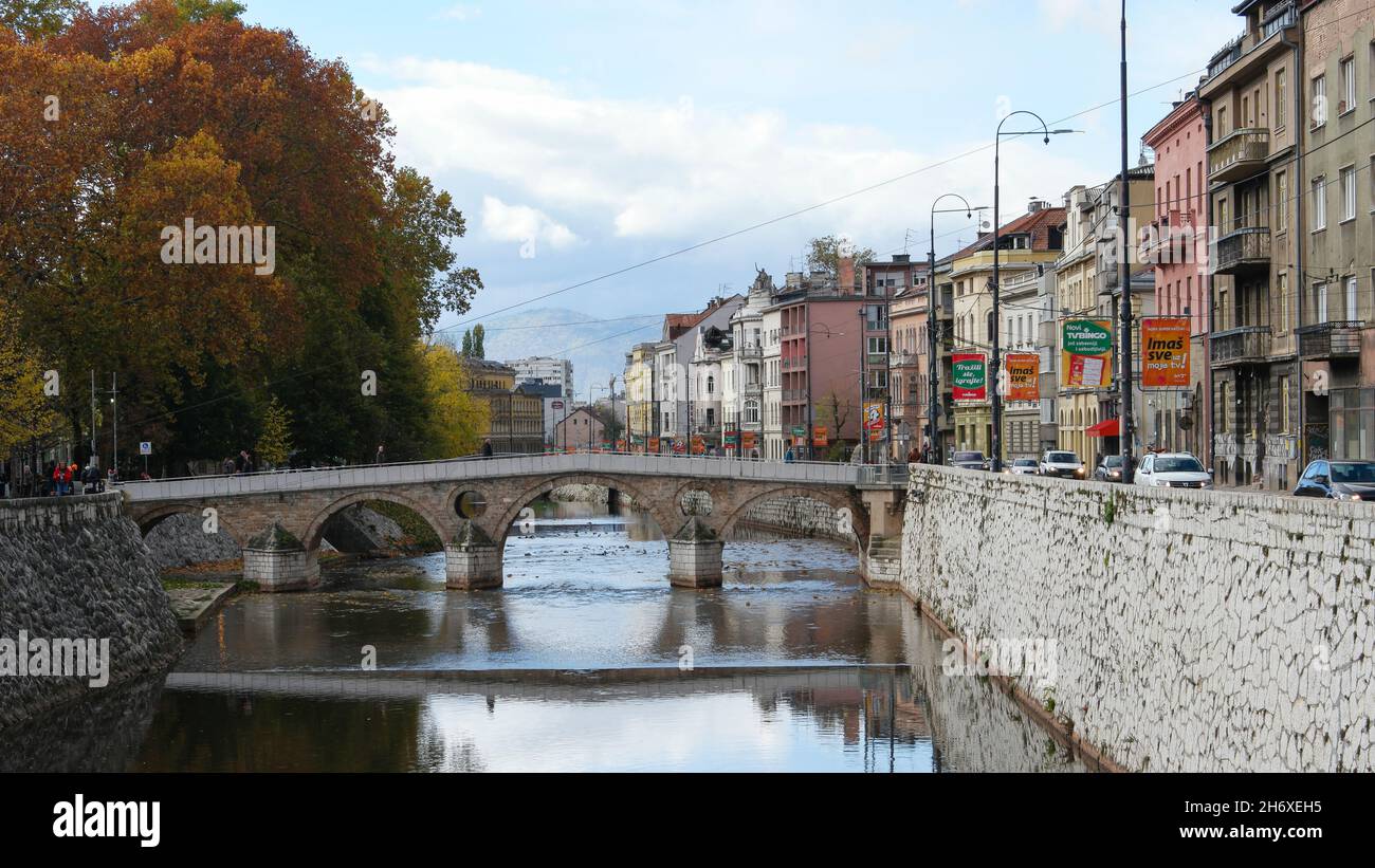 Die Lateinbrücke (Latinska ćuprija/Principov Most/Princips Brücke, Sarajevo Bosnien und Herzegowina), auf der Gavrilo Princip Franz Ferdinan schoss und tötete Stockfoto