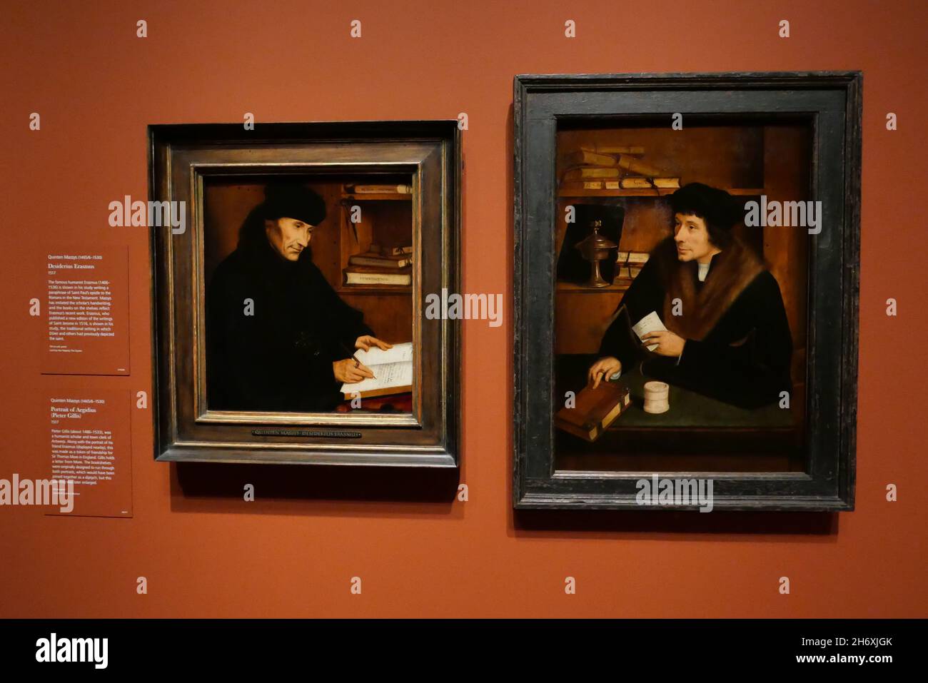 In der Nationalgalerie wird am 20. November 2021 eine große Ausstellung des deutschen Renaissance-Künstlers Albrecht Durer eröffnet. Die erste bedeutende britische Ausstellung der Werke des Künstlers in einer so breiten Palette von Medien seit fast zwanzig Jahren zeigt Dürers als Maler, Zeichner und Grafiker. Die meisten der ausgestellten Werke werden zum ersten Mal in Großbritannien gezeigt. Es konzentriert sich auf den Künstler durch seine Reisen bringt den Besucher näher an den Mann selbst und die Menschen und Orte, die er besucht., durch über hundert Gemälde, Zeichnungen, Drucke und Dokumente ... Stockfoto