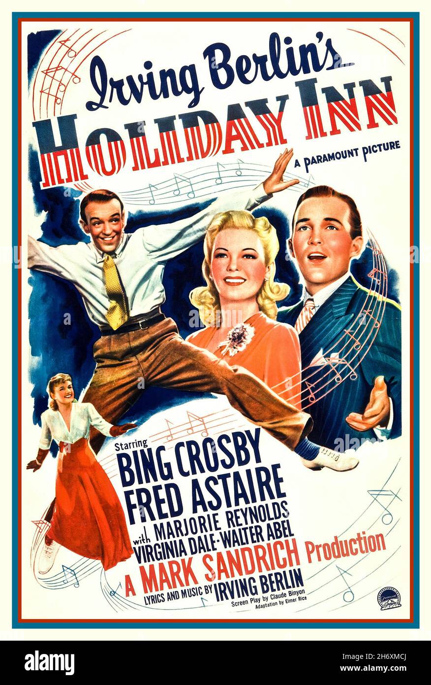 Vintage 1940er Film Poster Holiday Inn ein amerikanischer Musikfilm aus dem Jahr 1942 unter der Regie von Mark Sandrich mit Bing Crosby und Fred Astaire mit Marjorie Reynolds, Virginia Dale und Walter Abel. Mit Musik von Irving Berlin schrieb der Komponist zwölf Lieder speziell für den Film, das bekannteste war 'White Christmas'. Der Film zeigt eine vollständige Wiederverwendung des Songs „Easter Parade“, der von Berlin für die Broadway-Revue von 1933 geschrieben wurde, während Tausende jubeln. Die Choreographie des Films stammt von Danny Dare. Der Film wurde 1943 mit dem Academy Award für den besten Originalsong ausgezeichnet (Irving Berlin für „White Christmas“), Stockfoto