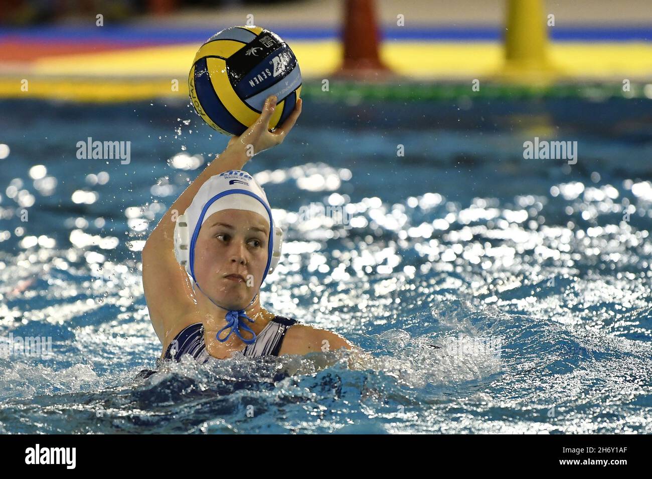 Rom, Italien. November 2021. Jaqueline KOHLI von Lille UC (FRA) im Einsatz während des Waterpolo Euro League Women, Gruppe B, Tag 1 zwischen Lille UC und Sirens Malta am Polo Natatorio, 18. November 2021 in Rom, Italien. Kredit: Unabhängige Fotoagentur/Alamy Live Nachrichten Stockfoto