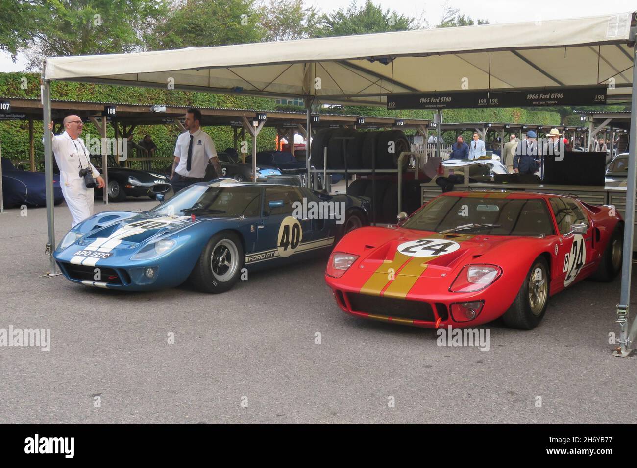 Ford GT40 im Fahrerlager beim Goodwood Revival 18. September 2021 Stockfoto