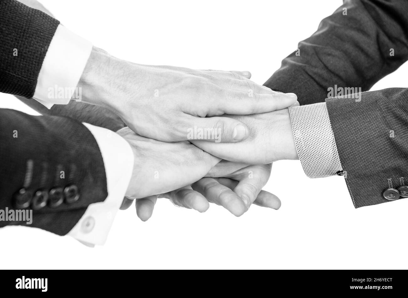 Helfende Geste. Hände von Männern nach erfolgreichen Verhandlungen. Partnerbeziehung. Männliche Freundschaft. Stockfoto