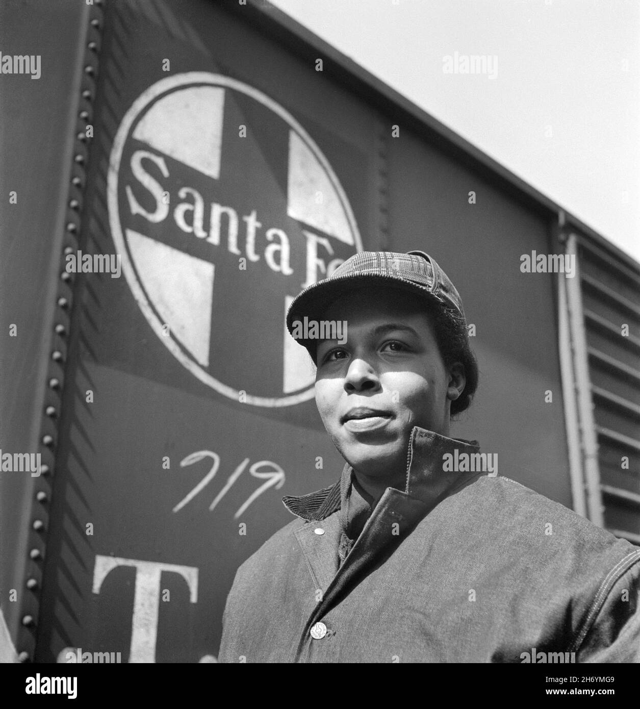 Hortense W. Thompson, eine von mehreren Frachtenhandlern, die bei Atchison, Topeka und Santa Fe Freight Depot, Kansas City, Missouri, USA, beschäftigt sind, Jack Delano, U.S. Farm Security Administration, U.S. Office of war Information Photograph Collection, März 1943 Stockfoto
