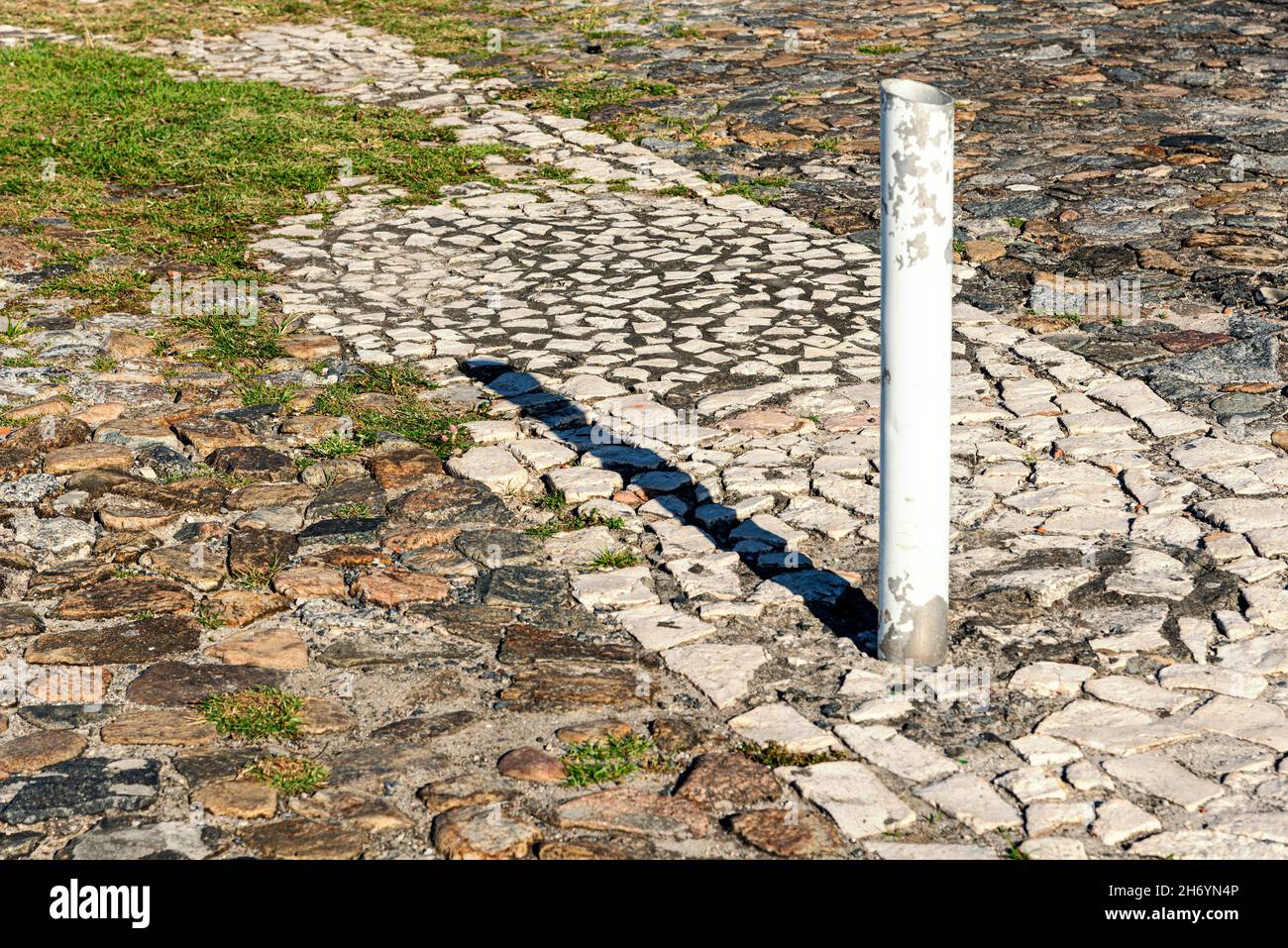 Nahaufnahme Textur von Steinen mit Zement platziert. Salvador, Bahia, Brasilien. Stockfoto