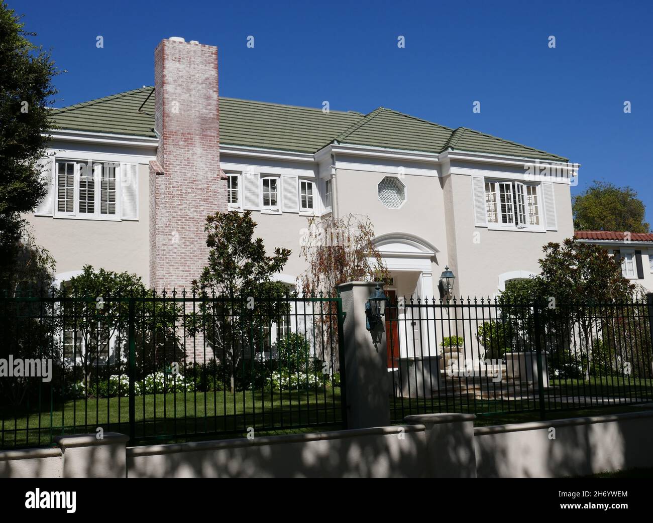 Beverly Hills, California, USA 18th. September 2021 Eine allgemeine Sicht auf die Atmosphäre von Dominick Dunnes früherem Haus/Haus am 714 Walden Drive am 18. September 2021 in Beverly Hills, Kalifornien, USA. Foto von Barry King/Alamy Stockfoto Stockfoto