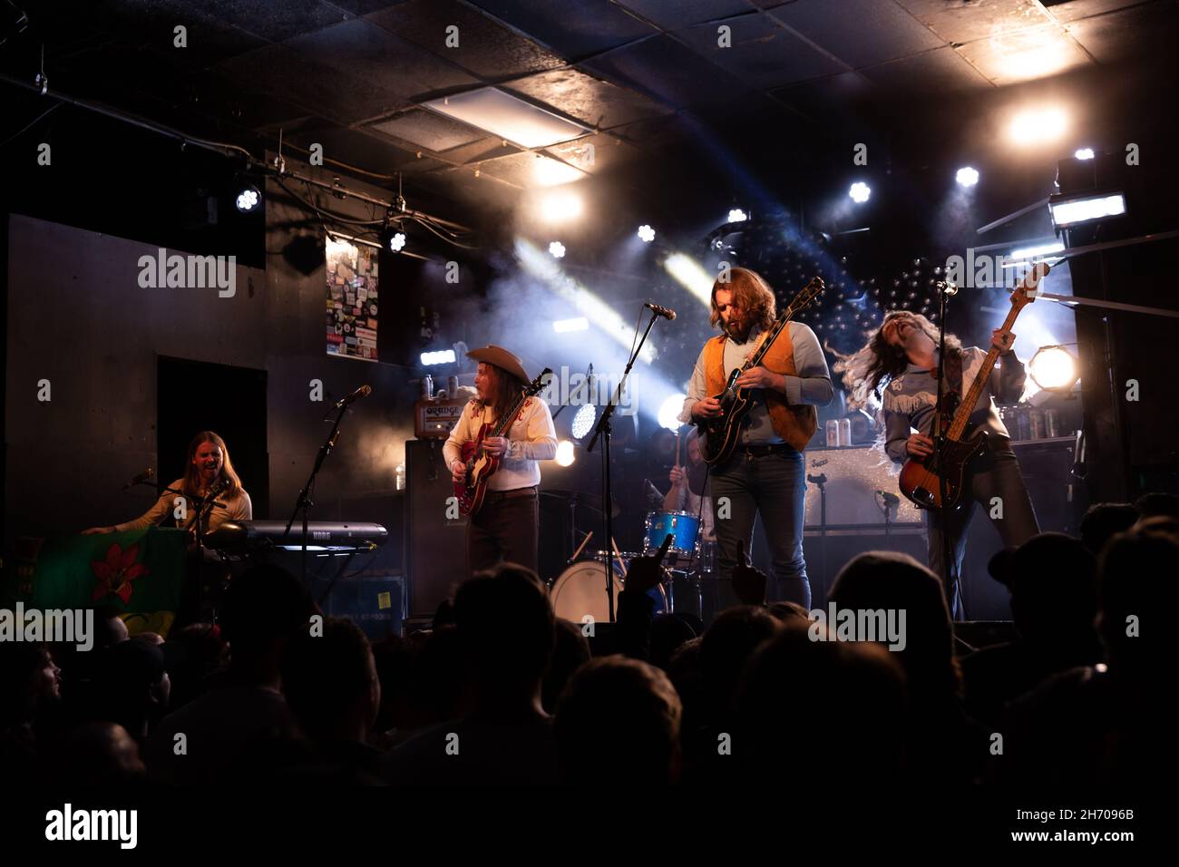 Die kanadische Rockband The Sheepdogs treten im Lee's Palace in Toronto auf. Stockfoto