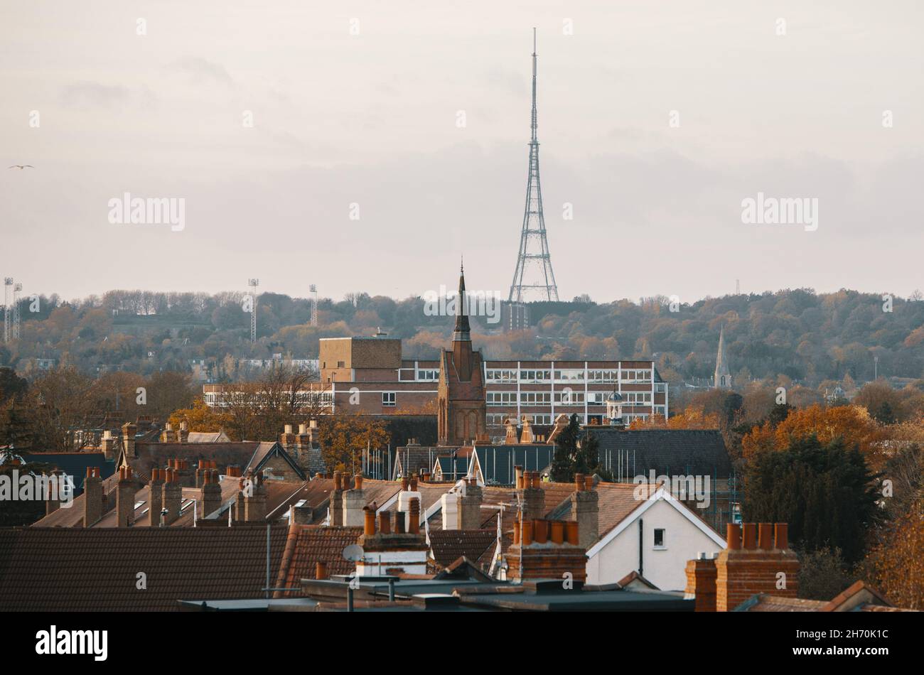 Der Arqiva Crystal Palace überträgt den Turm auf der Skyline, aufgenommen in Beckenham, London, Vereinigtes Königreich Stockfoto