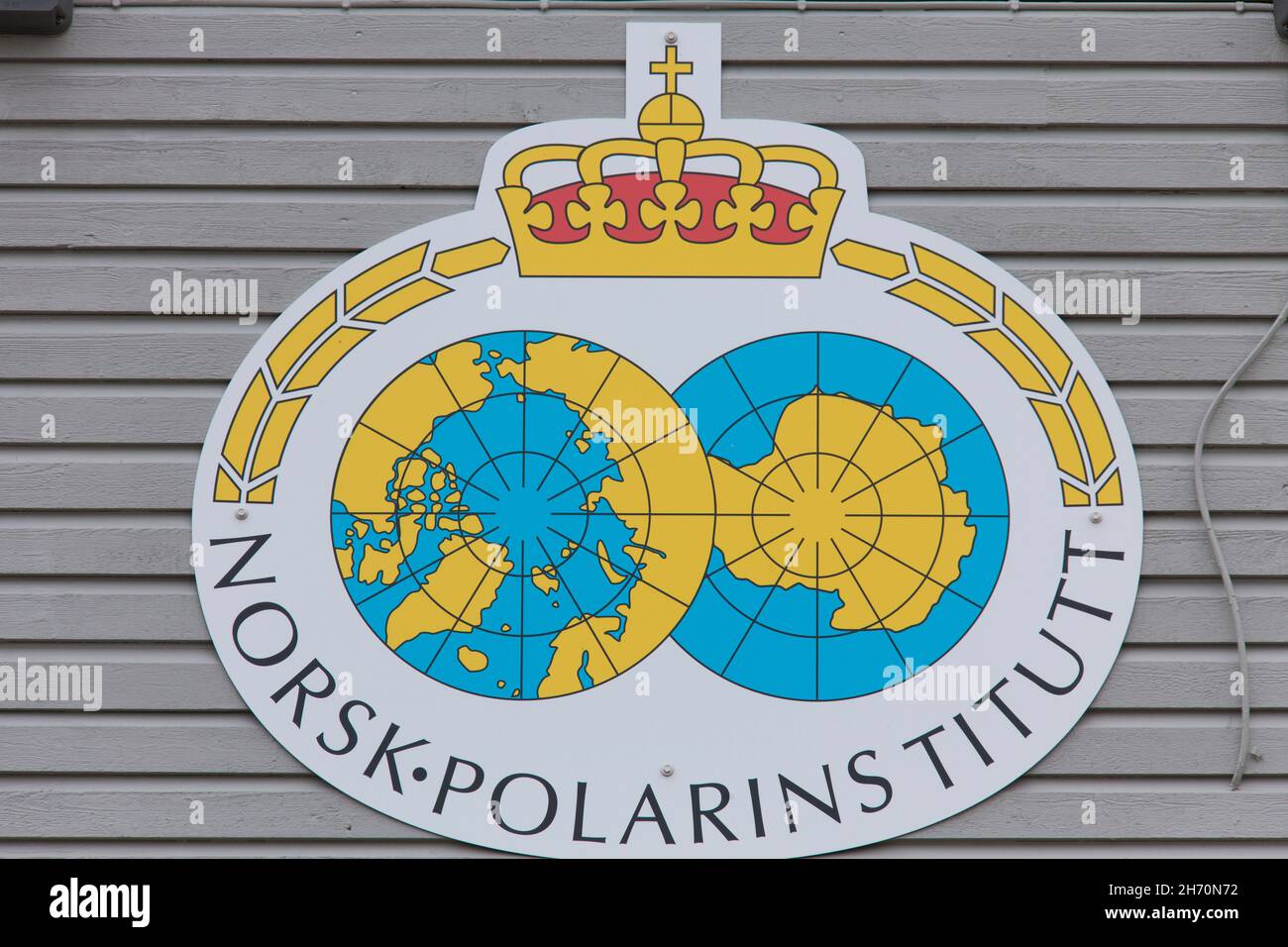 Schild an der Sverdrup Station, einer Zweigstelle des Norwegischen Polarinstituts in NY Alesund, Svalbard, Norwegen Stockfoto