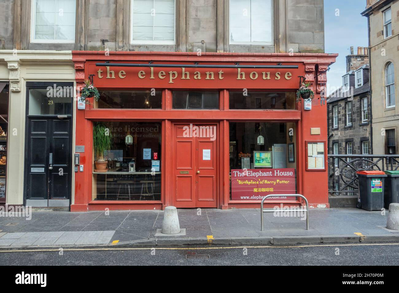 The Elephant House Coffee Shop Edinburgh berühmt für J.K. Rawlings Schreiben In Diesem Cafe Harry Potter Shop Am Frühen Morgen Geschlossen Keine Leute Stockfoto