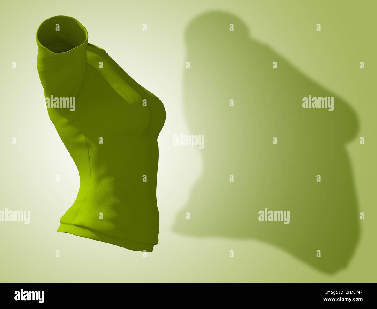 Conceptual Fett übergewichtig fettleibig Schatten weibliche Bluse Outfit vs schlank fit gesunden Körper nach Gewichtsverlust oder Diät dünne junge Frau auf grün. Stockfoto