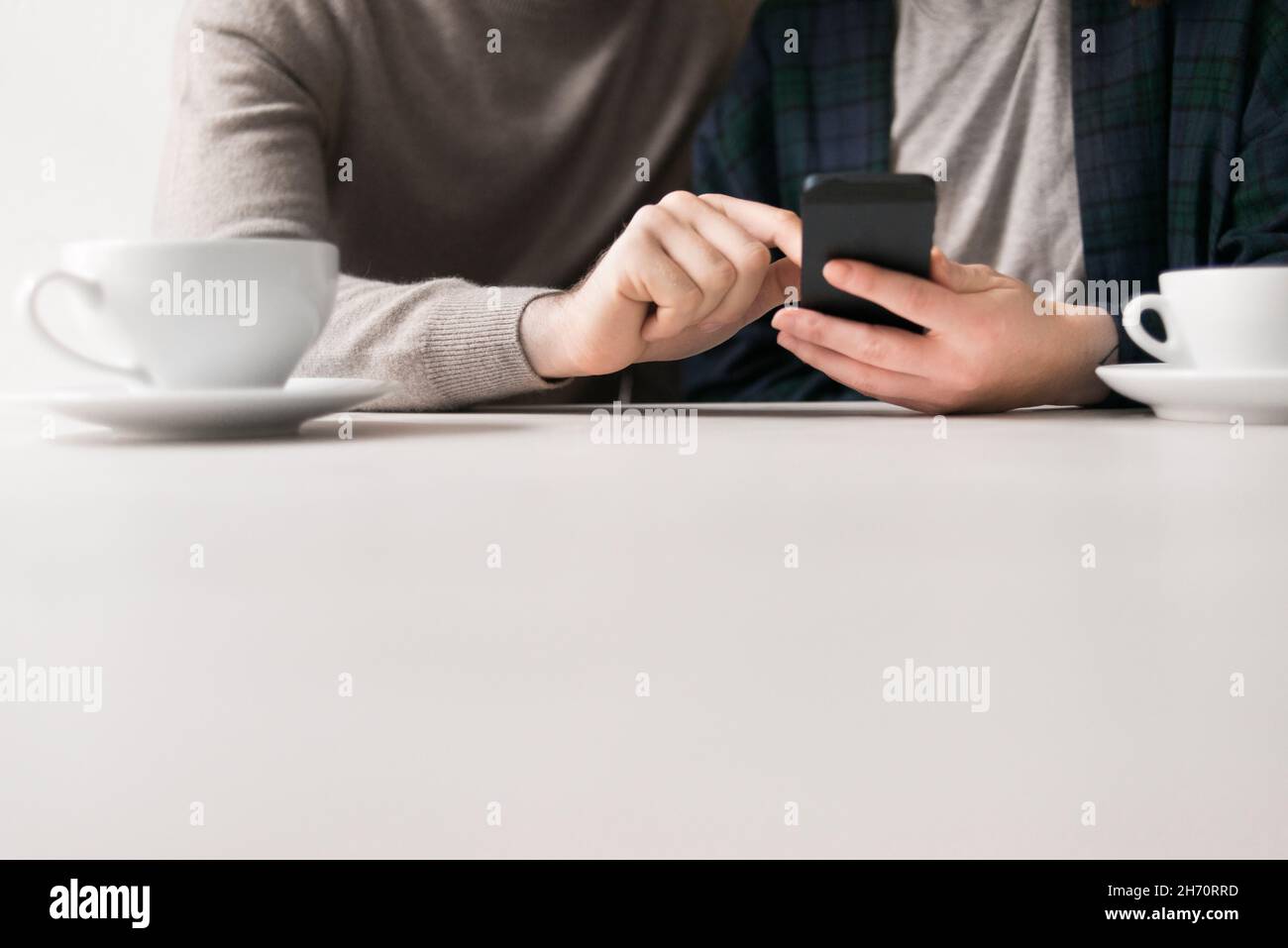 Personen, die Smartphone verwenden Stockfoto