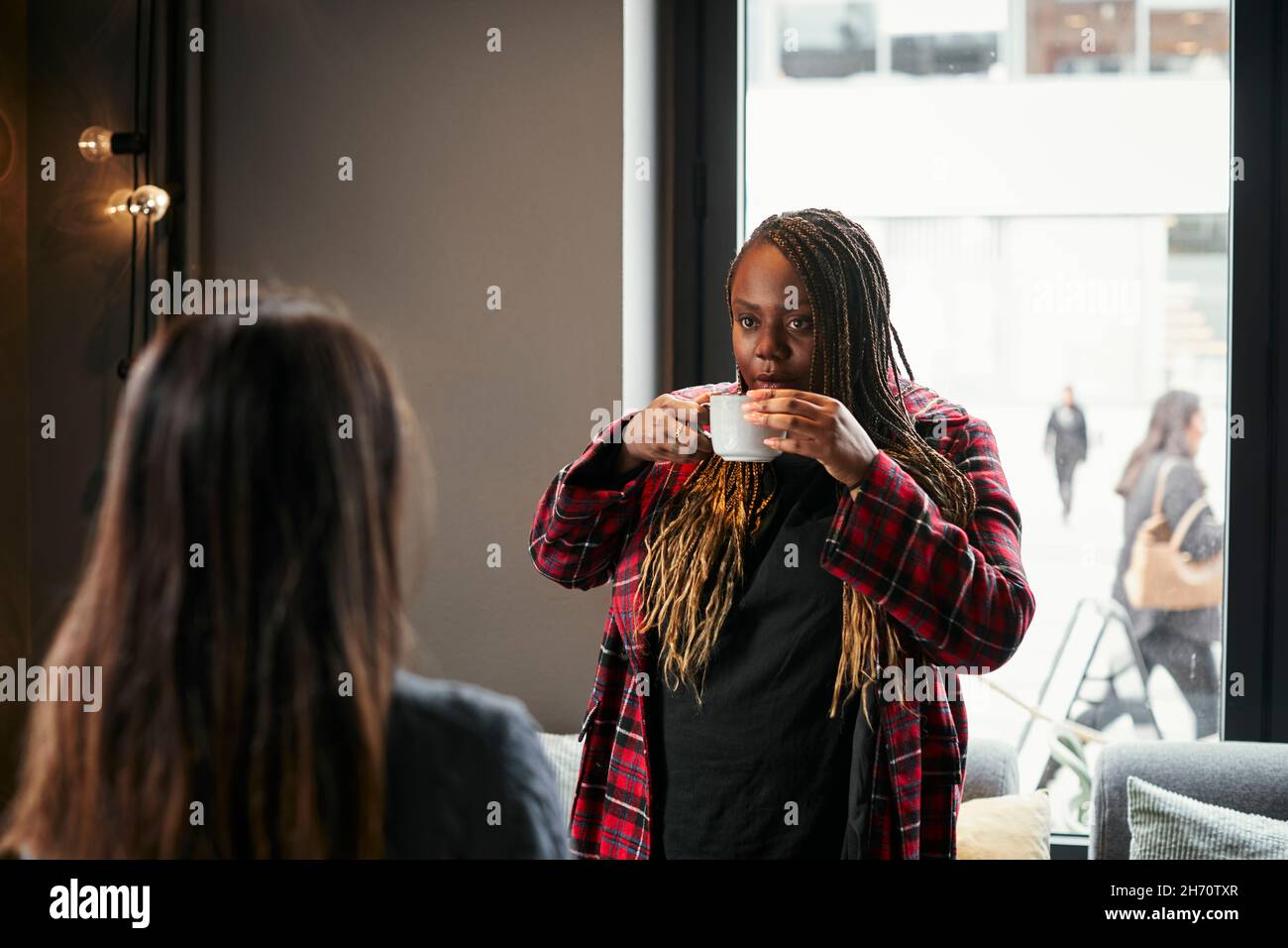 Mitarbeiter während der Kaffeepause Stockfoto