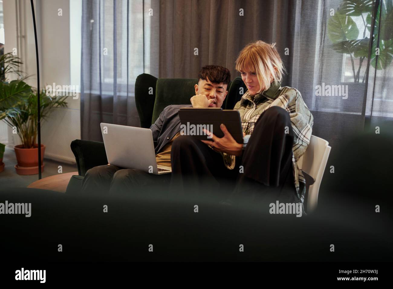 Mitarbeiter im Büro Stockfoto