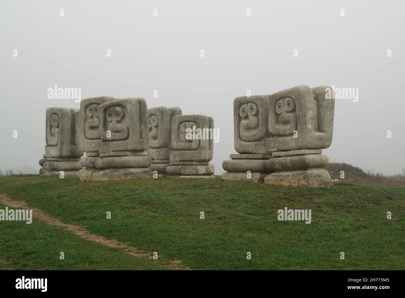 Nekropole für die Opfer des Faschismus ('Nekropola žrtvama fašizma'; Novi Travnik, Bosnien und Herzegowina). 700 Zivilisten starben an diesem Ort in einer brutalen Stockfoto