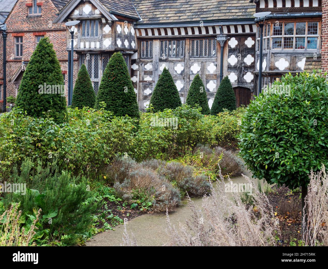 Ordsall Hall, ein ehemaliges Herrenhaus der Klasse I, das heute als Heimatmuseum in der Stadt Salford, Greater Manchester, England, geführt wird Stockfoto