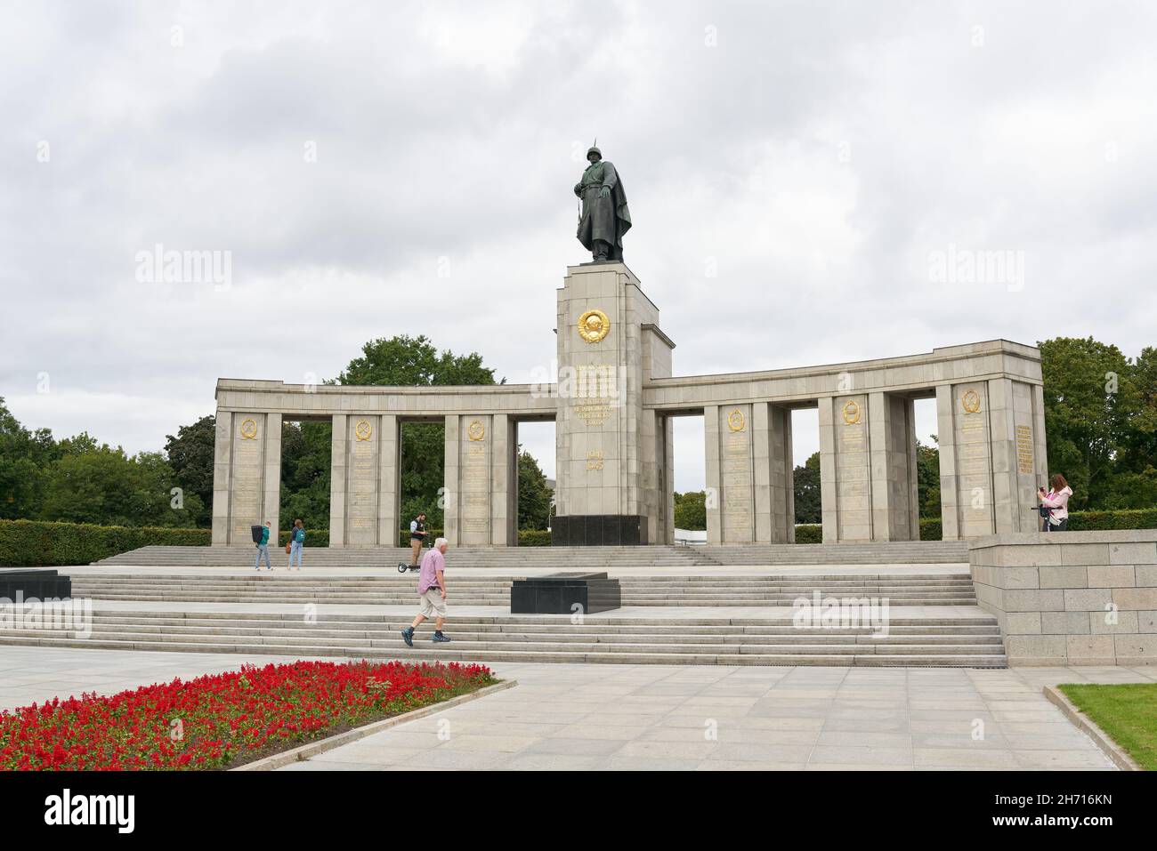 Sowjetisches Denkmal im Berliner Stadtteil Tiergarten. Das Denkmal wurde 1945 zu Ehren der Soldaten der Roten Armee errichtet. Stockfoto