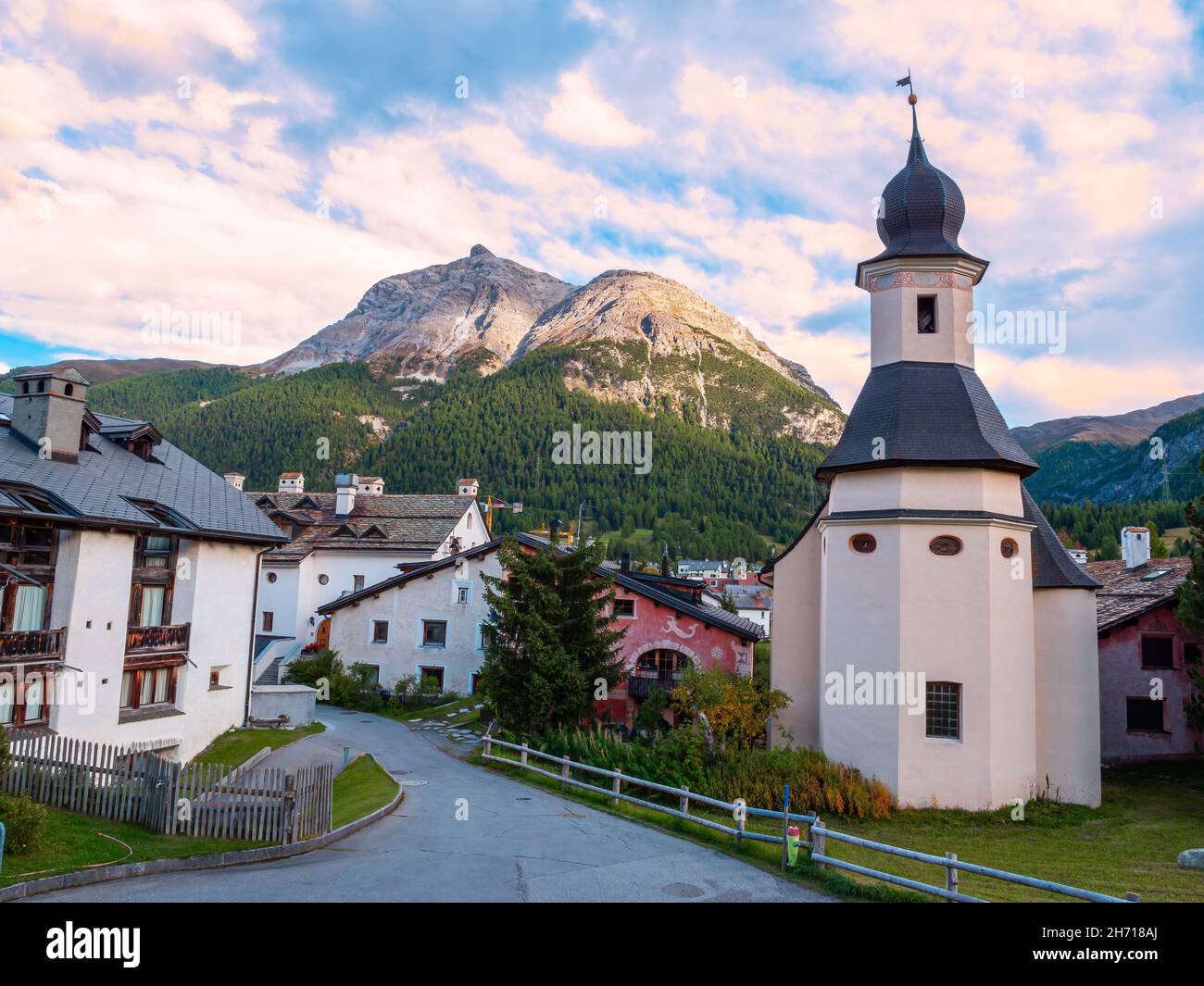 La Punt, Schweiz - 29. September 2021: La Punt ist eine Gemeinde des Bezirks Maloja des Kantons Graubünden in der Schweiz. Stockfoto