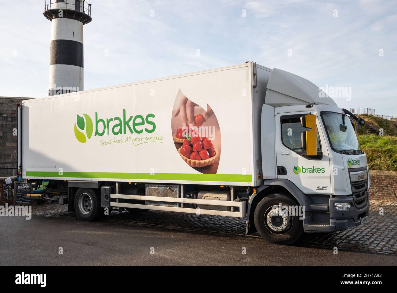Bremsen Catering-Lieferwagen, der eine Lieferung in Portsmouth, Hampshire, Großbritannien, abgibt Stockfoto