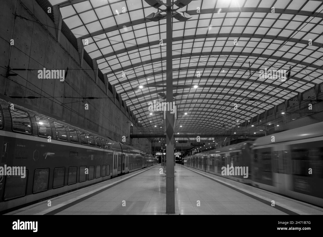 Bahnhof am Flughafen Köln/Bonn (CGN) in Deutschland. Stockfoto