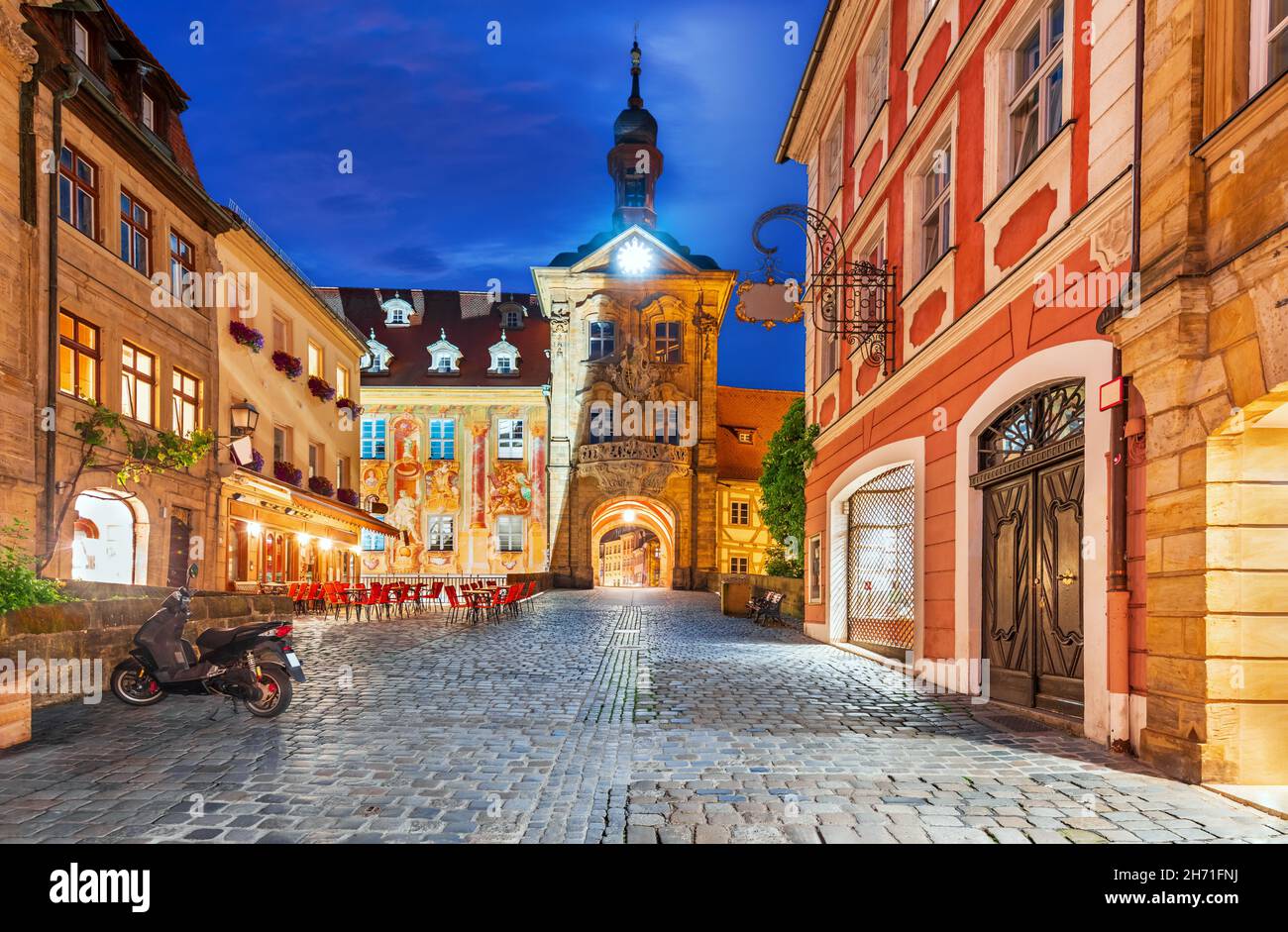 Bamberg, Bayern. Altes Rathaus, Dämmerung beleuchtet. Deutschland city break Reise Ort. Stockfoto
