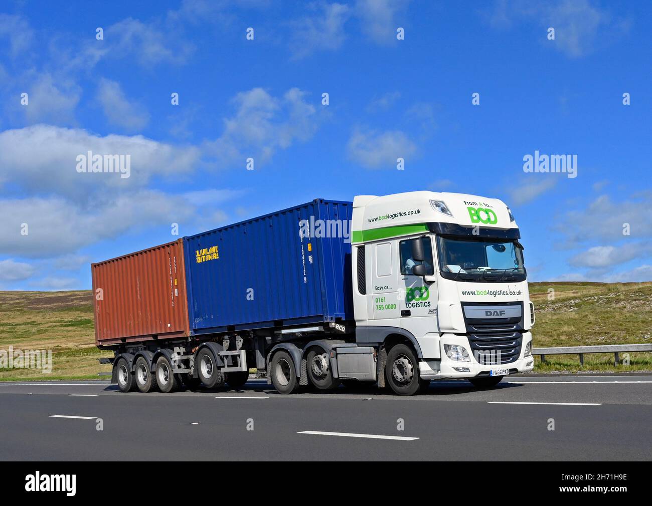 LKW. BCD Logistics Limited. M6 Autobahn, Richtung Süden. Shap, Cumbria, England, Vereinigtes Königreich, Europa. Stockfoto