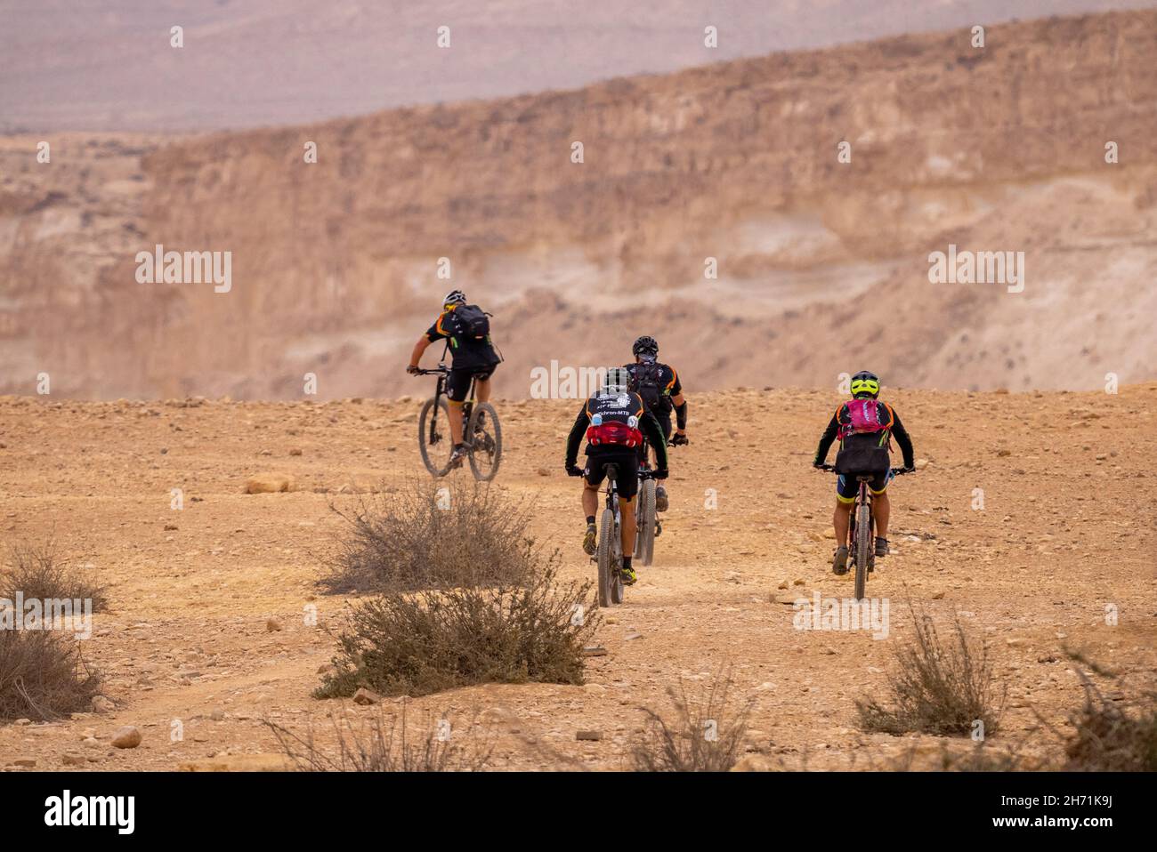 Fahrrad - Radfahren in der Negev-Wüste Stockfoto