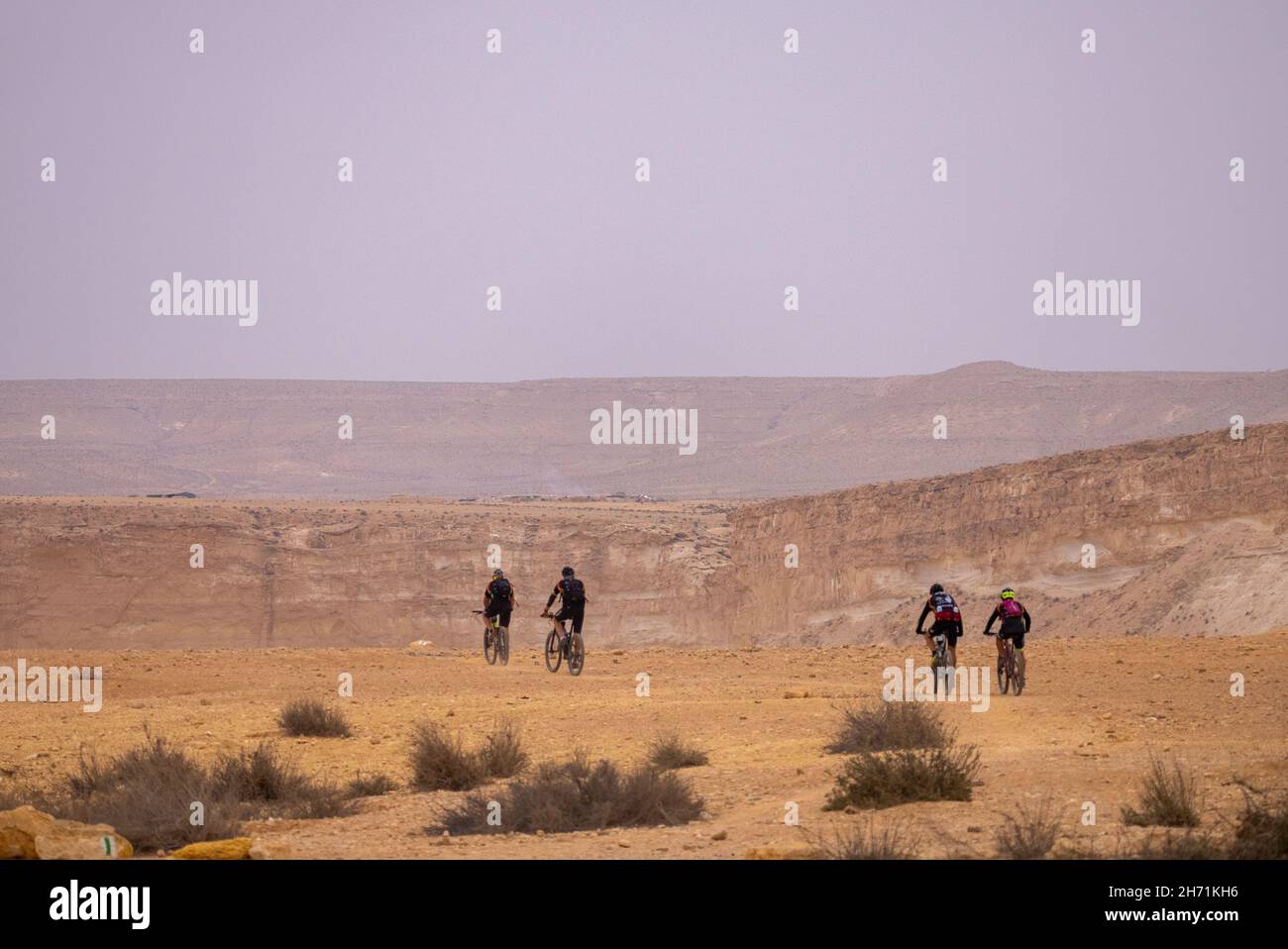 Fahrrad - Radfahren in der Negev-Wüste Stockfoto