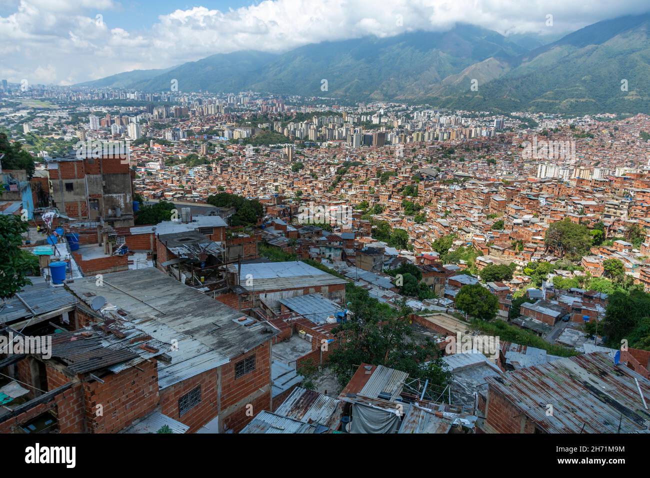 Petare-Viertel in Caracas, ist eines der größten und gefährlichsten in Lateinamerika. Hauptstadt der Gemeinde Sucre im Bundesstaat Mirand Stockfoto