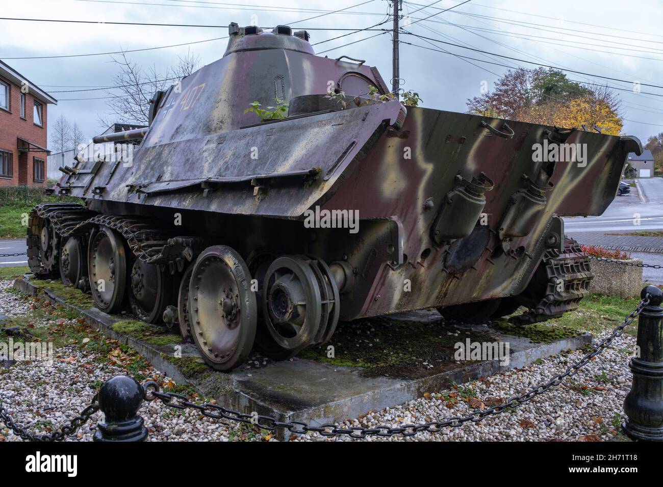 Manhay, Belgien - 2. November 2021: Dieser deutsche Pantherpanzer (Panzer V G-Typ oder ausf G) befindet sich vor dem Kriegsmuseum in Manhay. Lüttich. Sele Stockfoto