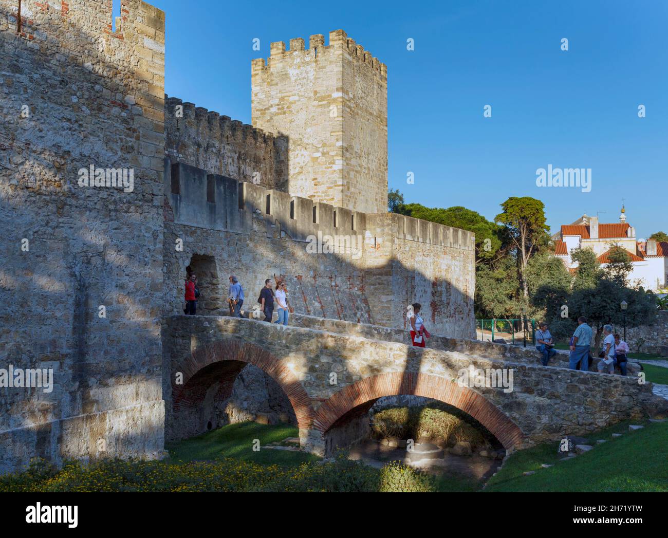 Lissabon, Portugal. Eingang zum Castelo de Sao Jorge. Das Schloss von Saint George. Stockfoto