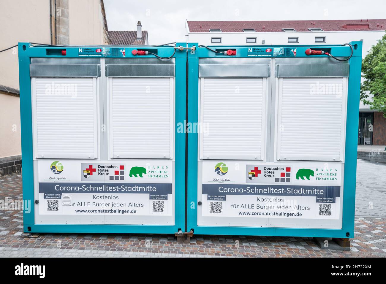 Balingen, Baden-Württemberg, Deutschland, 20. Juni 2021, Corona Covid-19 Schnelltestcontainer des Deutschen Roten Kreuzes in der Innenstadt von Balingen Germ Stockfoto