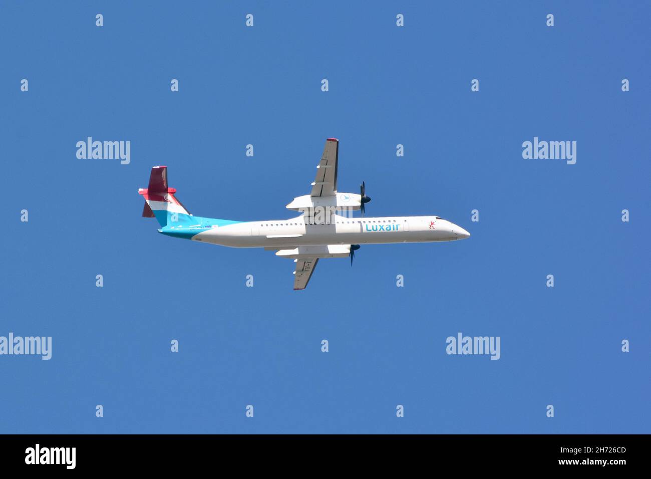 Luxair (ist die Fluggesellschaft Luxemburgs), das Flugzeug De Havilland Canada Dash 8-400 Stockfoto