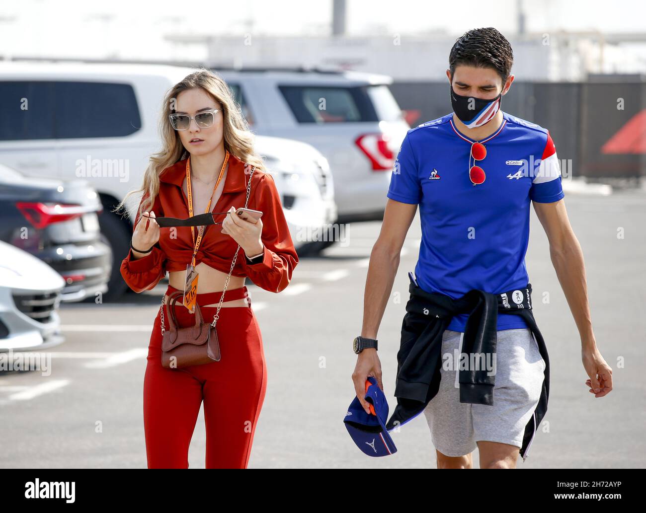 Doha, Katar. 19th. November 2021. OCON Esteban (Fra), Alpine F1 A521, Portrait mit seiner Freundin Elena Berri während des Formel 1 Ooredoo Qatar Grand Prix 2021, 20th Lauf der FIA Formel 1 Weltmeisterschaft 2021 vom 19. Bis 21. November 2021 auf dem Losail International Circuit, in Lusail, Katar - Foto: Dppi/DPPI/LiveMedia Kredit: Independent Photo Agency/Alamy Live News Stockfoto