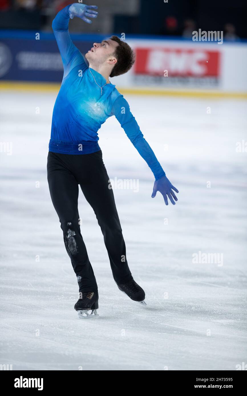 Grenoble, Frankreich. 19th. November 2021. Dmitri Aliev aus Russland tritt am 19th. November 2021 im Männer-Kurzprogramm des ISU Grand Prix of Figure Skating - Internationaux de France bei Patinoire Polesud in Grenoble, Frankreich, an.Quelle: Kathleen Michel/Alamy Live News Stockfoto