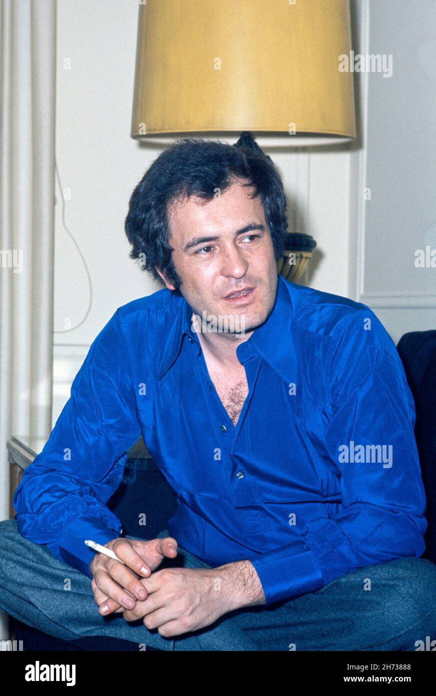Bernardo Bertolucci (1941-2018), italienischer Filmregisseur, Halbporträt mit Zigarette, Bernardy Gotfryd, 1977 Stockfoto