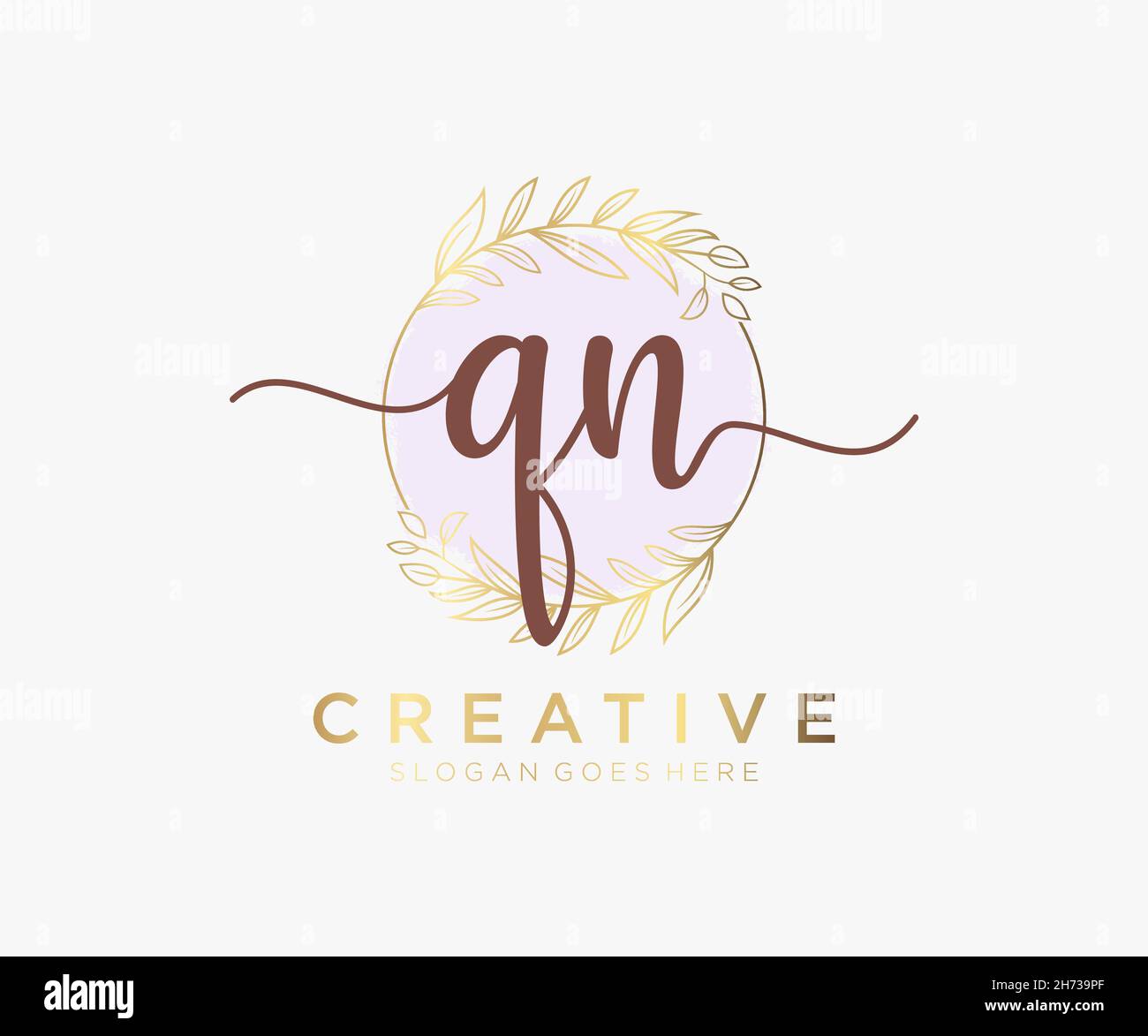 Feminines QN-Logo. Verwendbar für Natur, Salon, Spa, Kosmetik und Beauty Logos. Flaches Vektor-Logo-Design-Template-Element. Stock Vektor