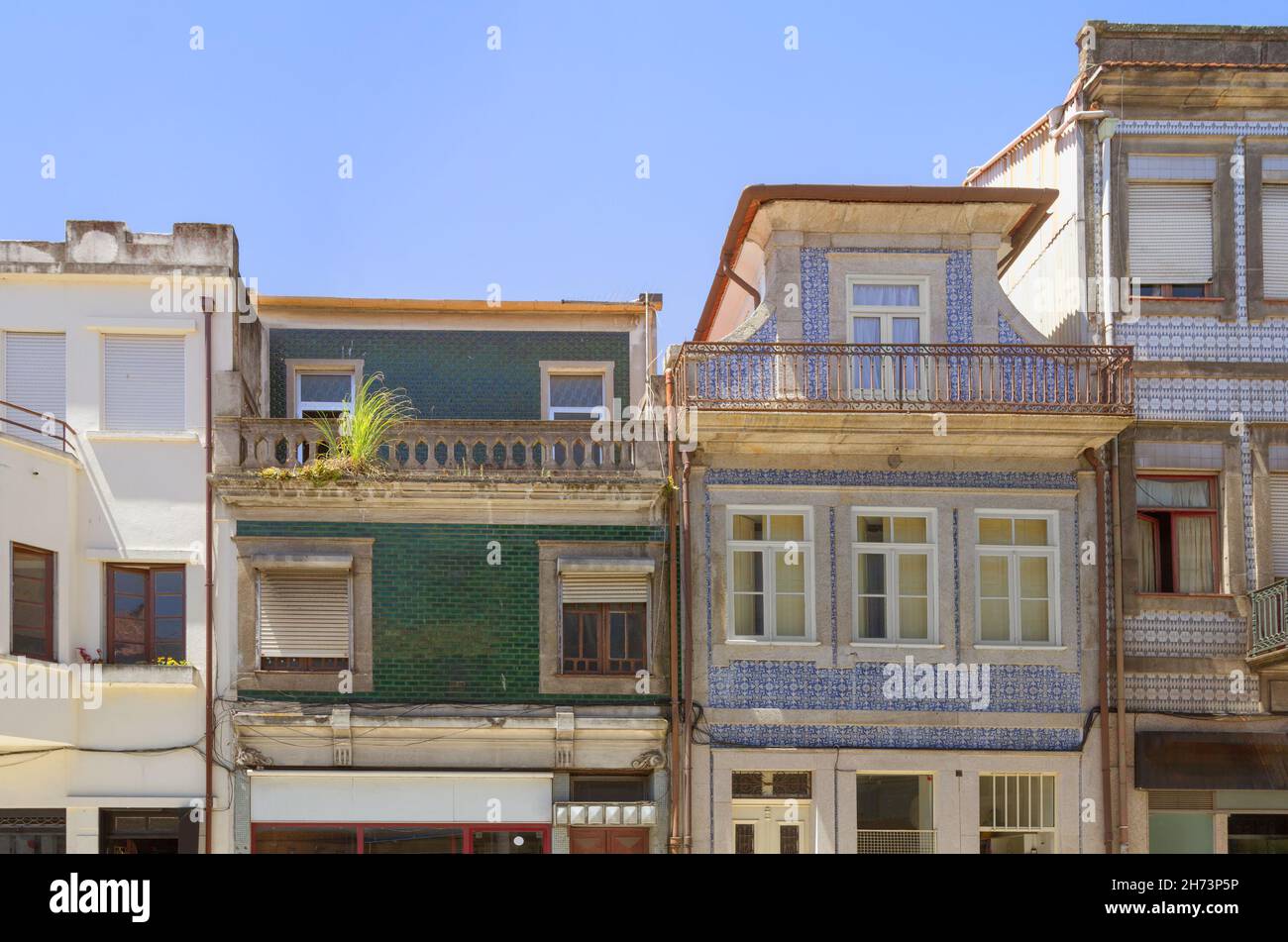 Fragment der Fassade des Hauses. Porto, Portugal Stockfoto