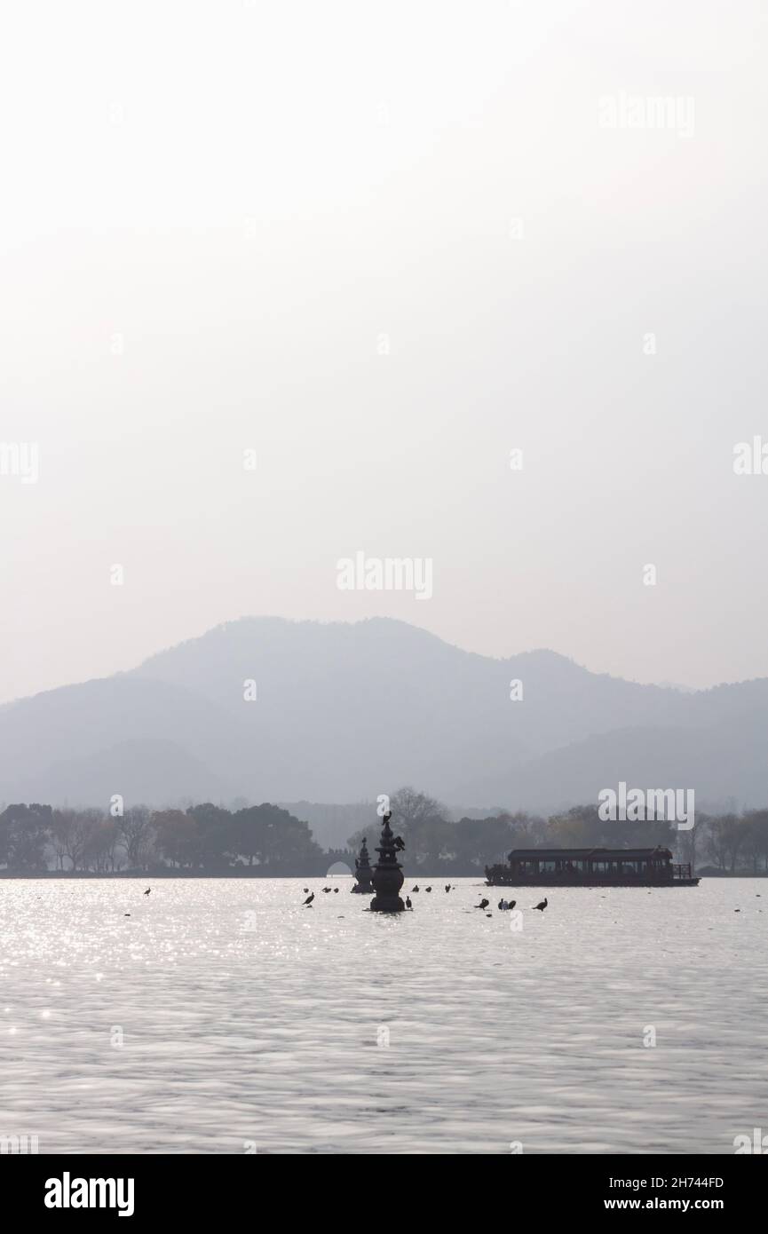 Three Pools Mirroring the Moon liegt im südlichen zentralen Teil des West Lake von Hangzhou. Stockfoto