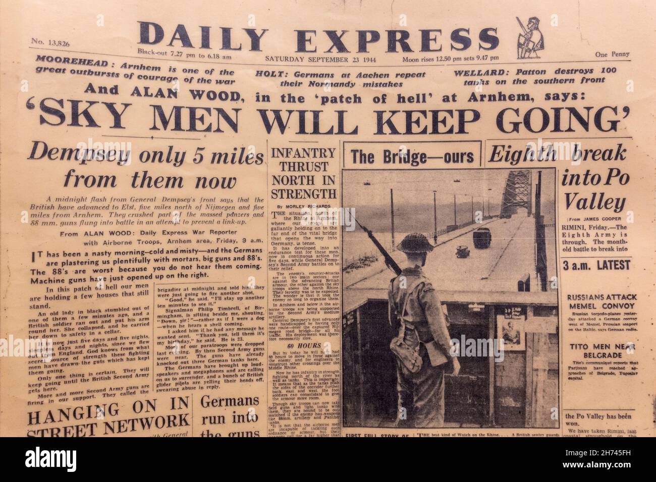 „Sky Men will Keep Going“-Titelzeile des Daily Express am 23rd. September 1944 während der Operation Market Garden. Stockfoto