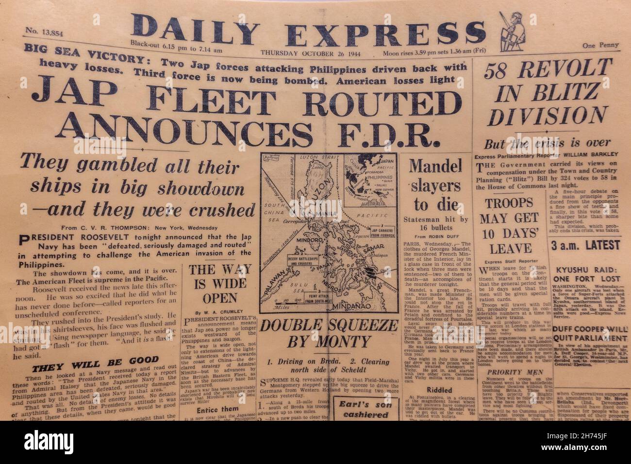 „JAP Fleet Routed kündigt FDR an“-Titelseite des Daily Express am 26th. Oktober 1944 während des Zweiten Weltkriegs. Stockfoto