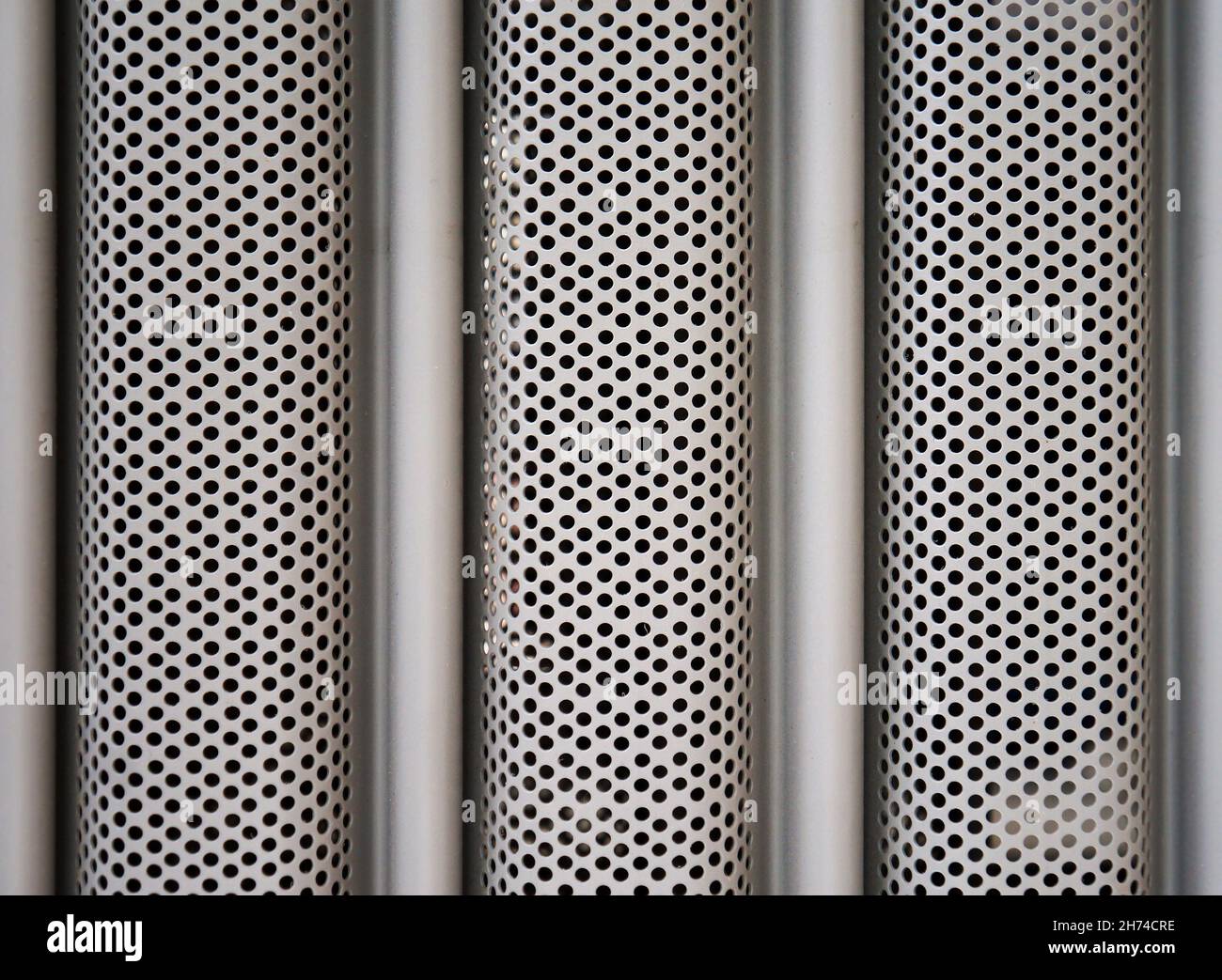 Perforierter metallischer Oberflächenstruktur Hintergrund Stockfoto