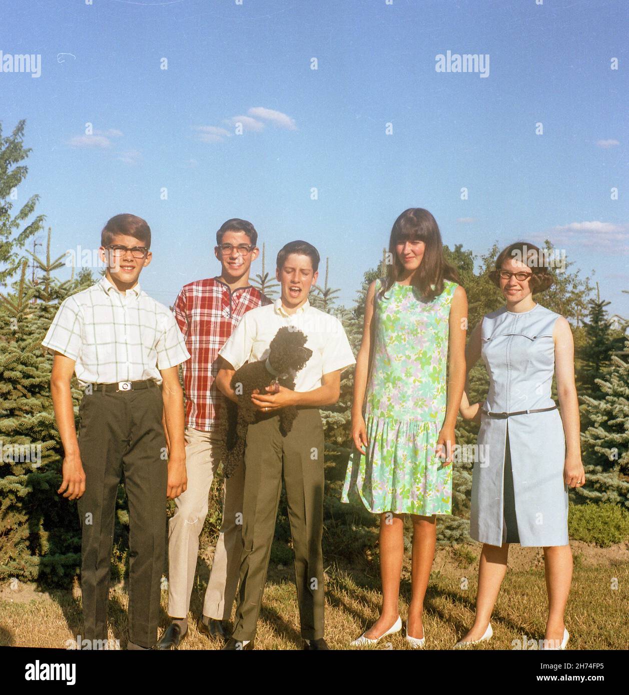 1966 zwei Familien von Cousins posieren für ein Bild, USA Stockfoto