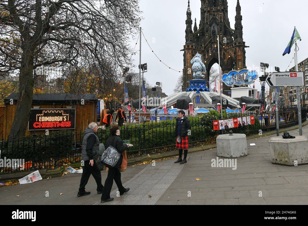 Edinburgh, Großbritannien. November 20 2021. Princes Street, eine der schönsten Straßen Edinburghs, während die Weihnachtszeit beginnt. Credit sst/alamy Live News Stockfoto