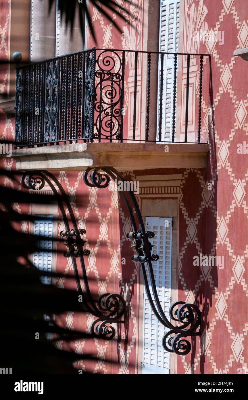 Baldiri Reixac Schule entworfen von Antoni Gaudí in Barcelona, Spanien. Stockfoto