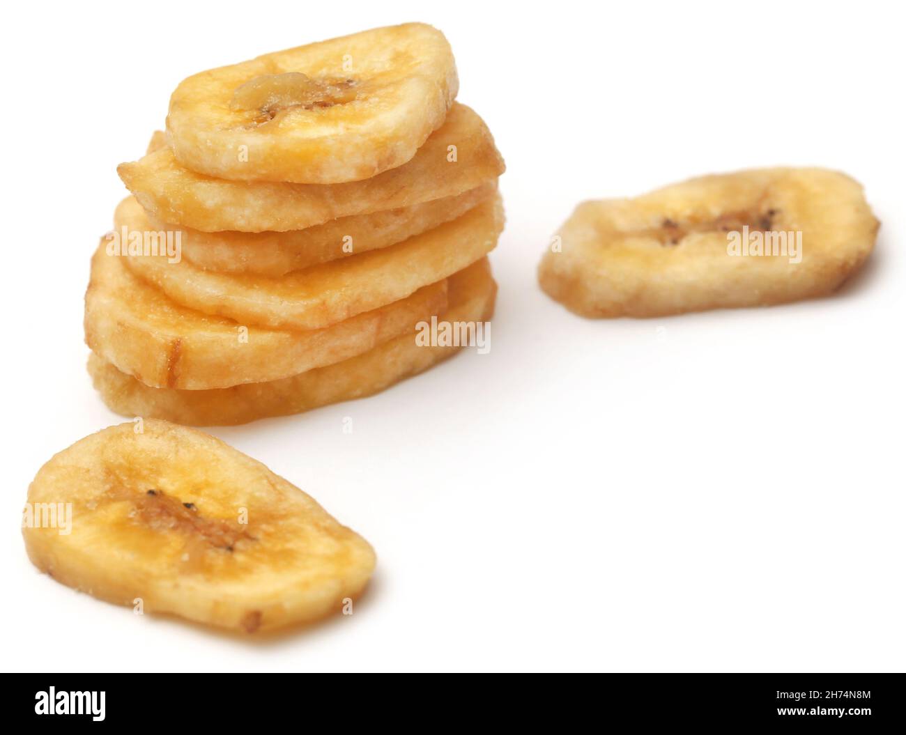 Bananenchips isoliert auf weißem Hintergrund Stockfoto