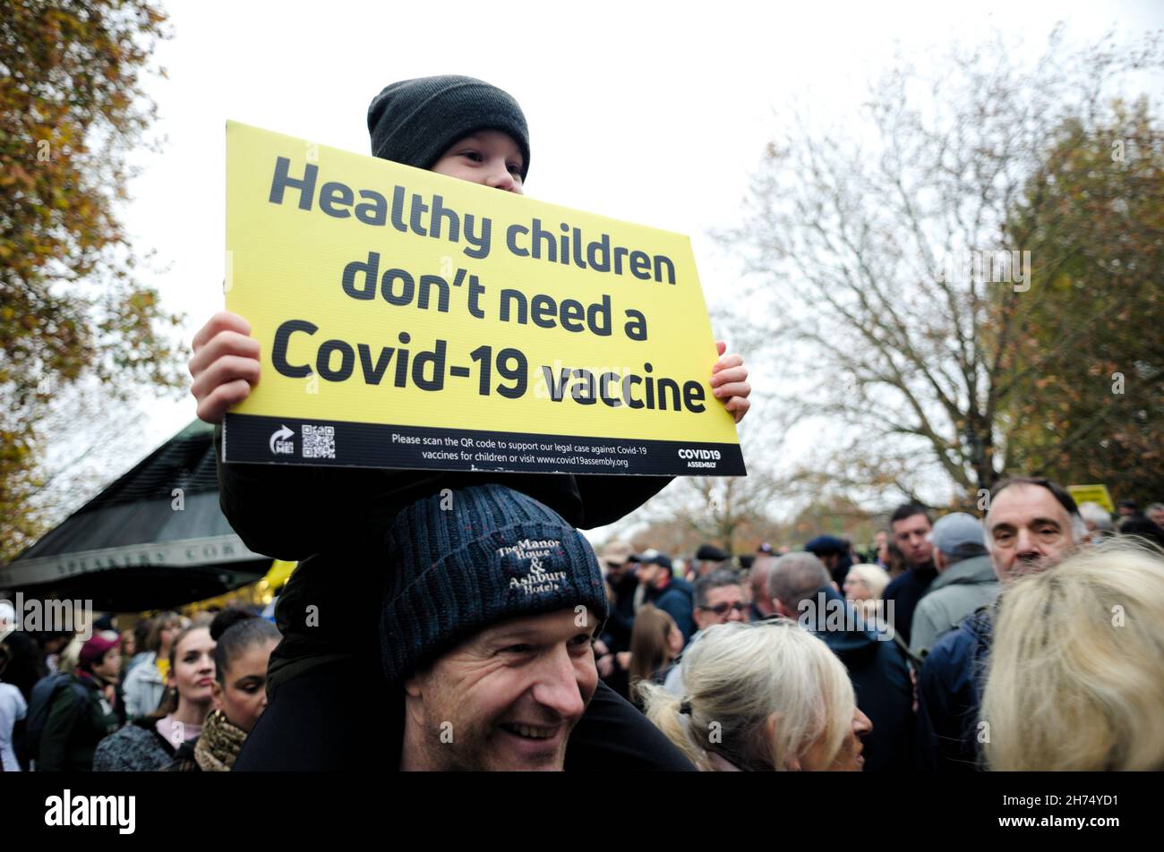London, Großbritannien. 20. November 2021. Anti-Impfstoff-Demonstranten versammelten sich im Hyde Park im Zentrum von London zu einer „weltweiten Kundgebung für die Freiheit“.Quelle: Aleksander Sacharczuk/Alamy Live News Stockfoto