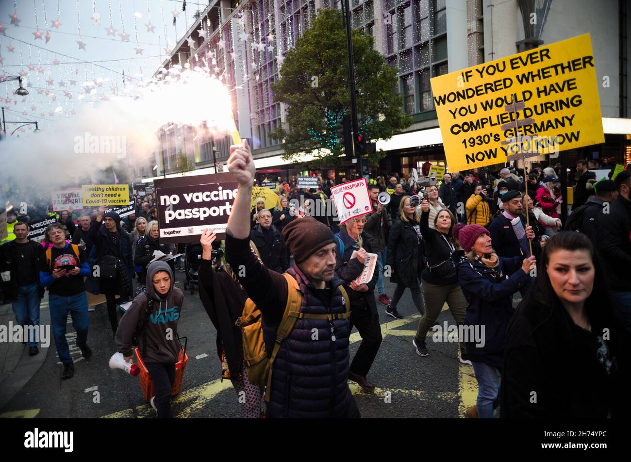 London, Großbritannien. 20. November 2021. Anti-Impfstoff-Demonstranten versammelten sich im Hyde Park im Zentrum von London zu einer „weltweiten Kundgebung für die Freiheit“.Quelle: Aleksander Sacharczuk/Alamy Live News Stockfoto